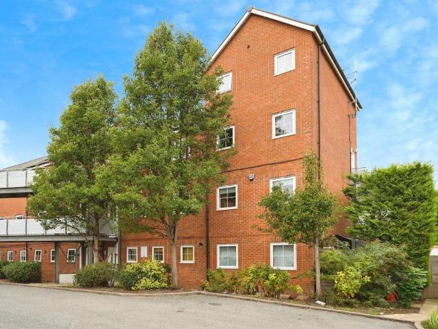 Flat for sale in Bengeworth, Crookhill
