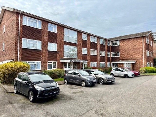 Flat for sale in Connaught Park, Bushey