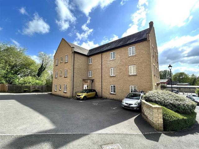 Flat for sale in Chippenham, Wiltshire