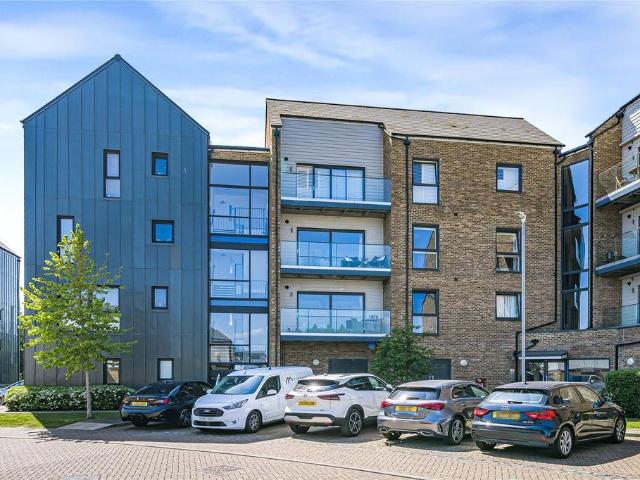 Flat for sale in Stone, Monks Orchard