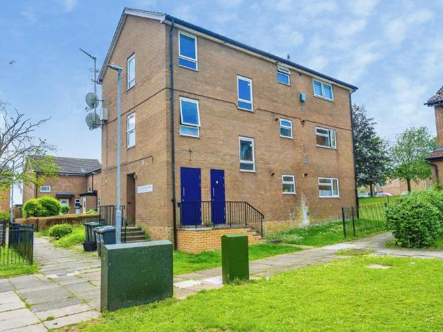 Flat for sale in Marsh Farm, Luton
