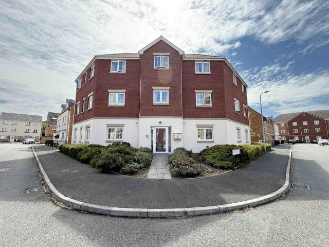 Flat for sale in Gorseinon, Wales