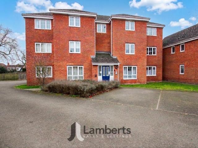 Flat for sale in Redditch, Worcestershire