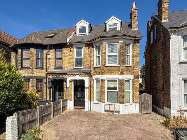Flat for sale in Burnt Ash, Greater London