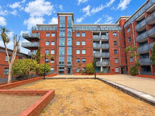 Flat for sale in Royal Borough of Greenwich, Greater London