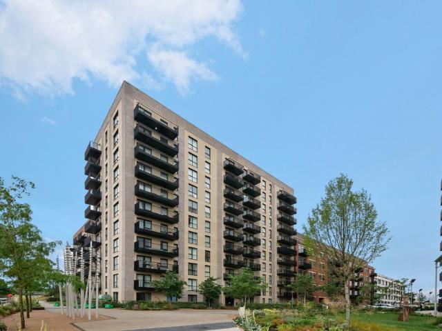 Flat for sale in Hayes, Greater London