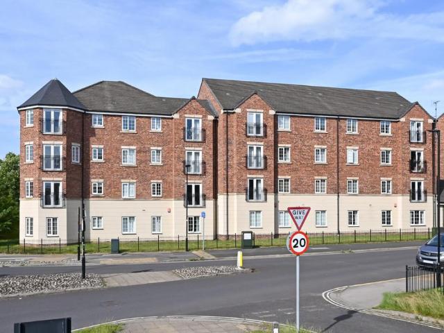 Flat for sale in Dringhouses, York