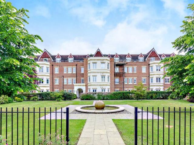 Flat for sale in Westborough, Surrey