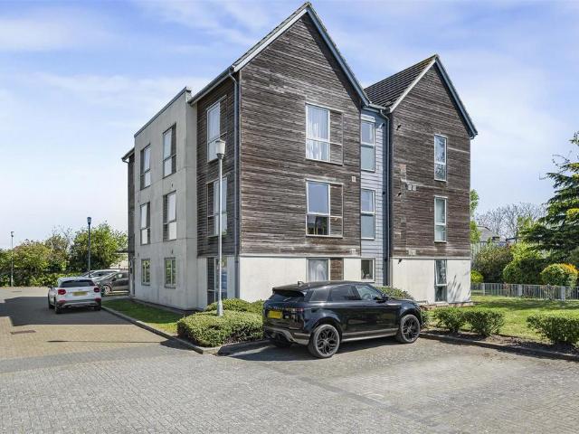 Flat for sale in Worcester Park Estate, Monks Orchard