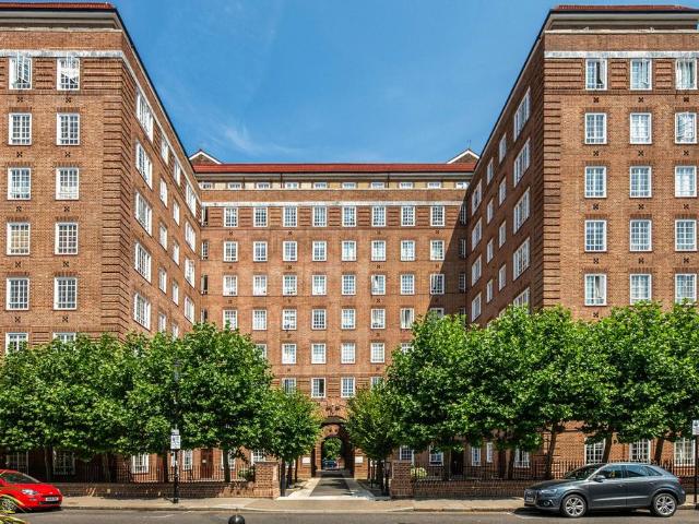 Flat for sale in Chelsea, Greater London