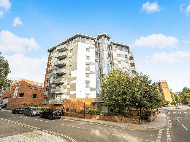 Flat for sale in Cultural Quarter, Southampton