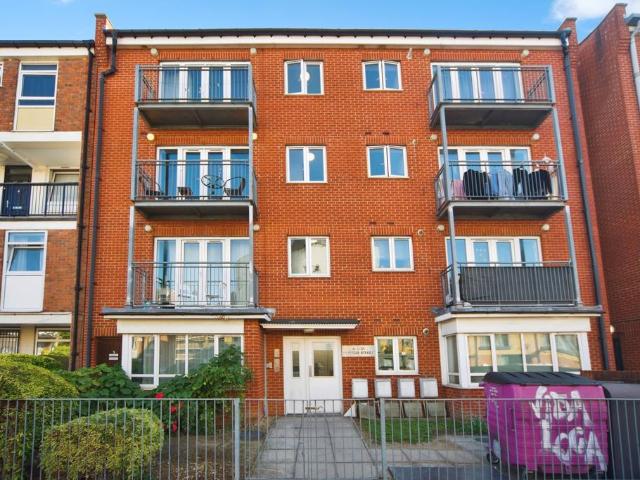 Flat for sale in Bromley-by-Bow, Poplar Grove