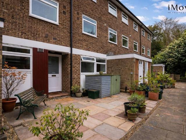 Flat for sale in London Borough of Croydon, Upper Norwood