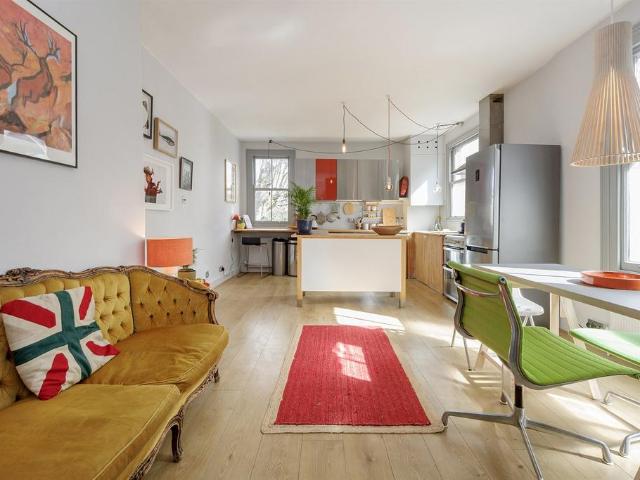 Flat for sale in Shepherd's Bush, Greater London