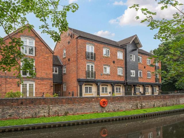 Flat for sale in Shirley, West Midlands