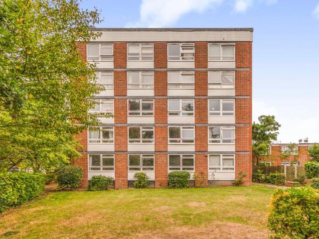 Flat for sale in Putney, Greater London