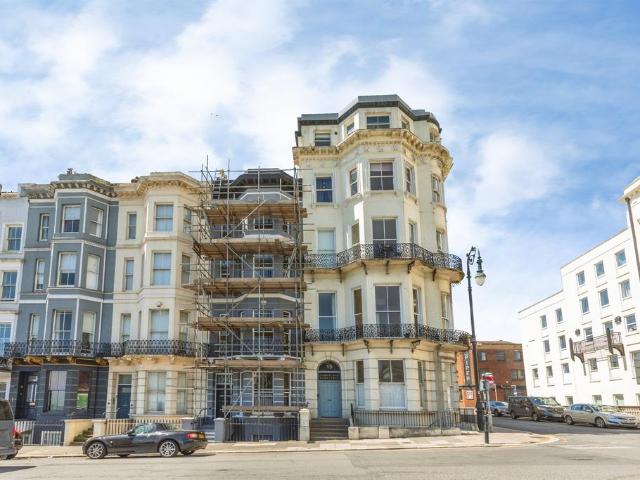 Flat for sale in Bohemia, Guestling Green
