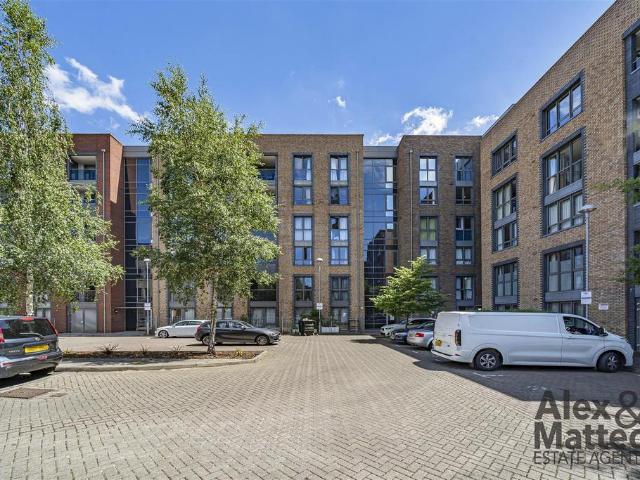 Flat for sale in Bermondsey, Greater London