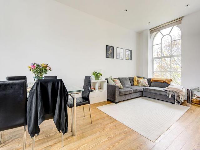 Flat for sale in West Kensington, Greater London