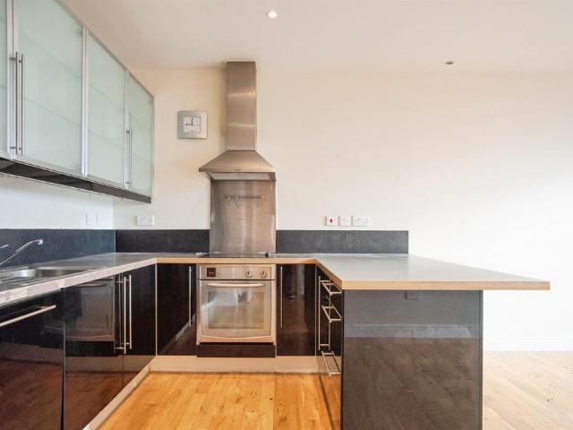 Flat for sale in Kingshill, Swindon