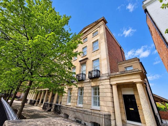 Flat for sale in Katesgrove, Reading
