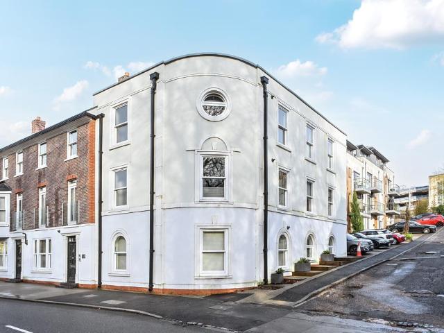Flat for sale in Daws Hill, Cressex