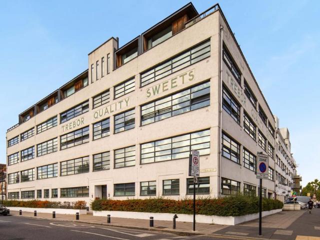 Flat for sale in Plashet, Greater London