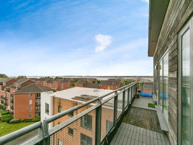 Flat for sale in Calderstones