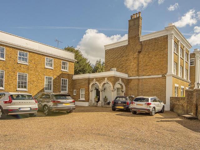 Flat for sale in Hampton, Greater London