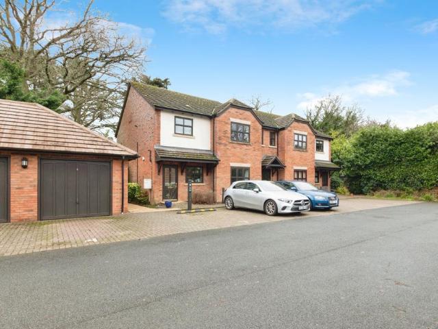Flat for sale in Elmdon, West Midlands