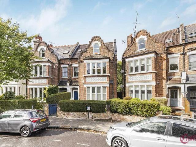 Flat for sale in Crouch End, Greater London