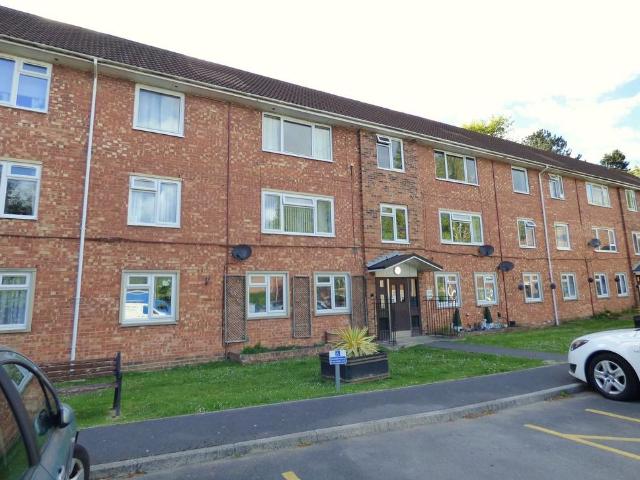 Flat for sale in Gloucester, Gloucestershire