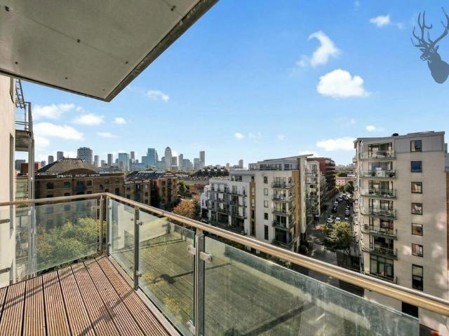 Flat for sale in Bromley-by-Bow, Greater London