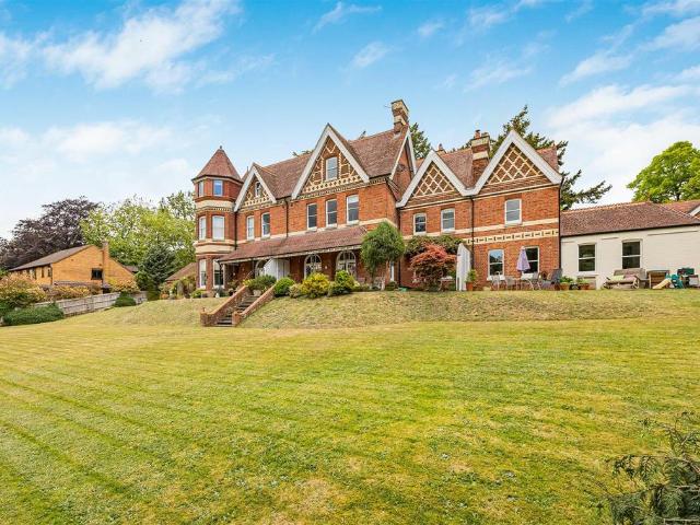 Flat for sale in Reading