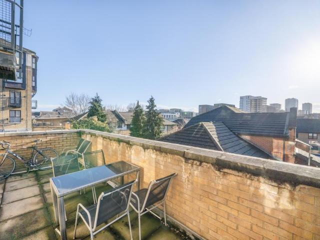 Flat for sale in Silvertown, Greater London