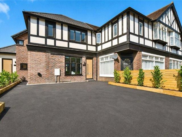 Flat for sale in Cheadle, Greater Manchester