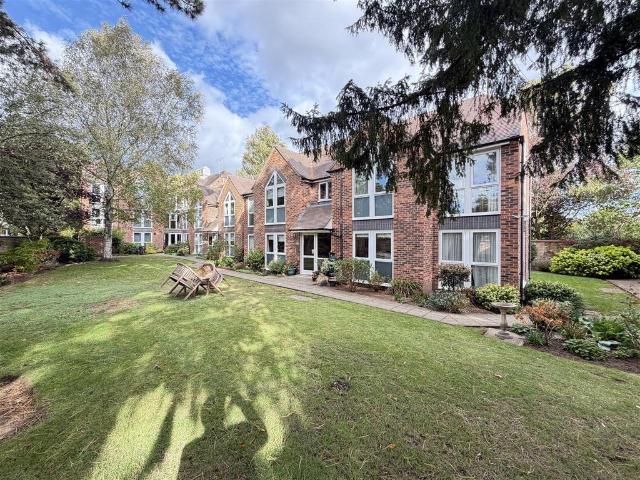 Flat for sale in Cliff Hill, Warwick