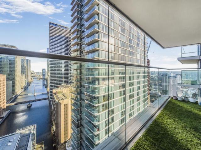 Flat for sale in Canary Wharf, Isle Of Man
