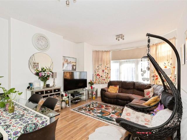 Flat for sale in Gants Hill, Isle Of Man