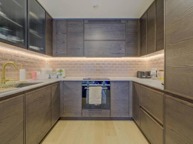Flat for sale in Silvertown, Greater London