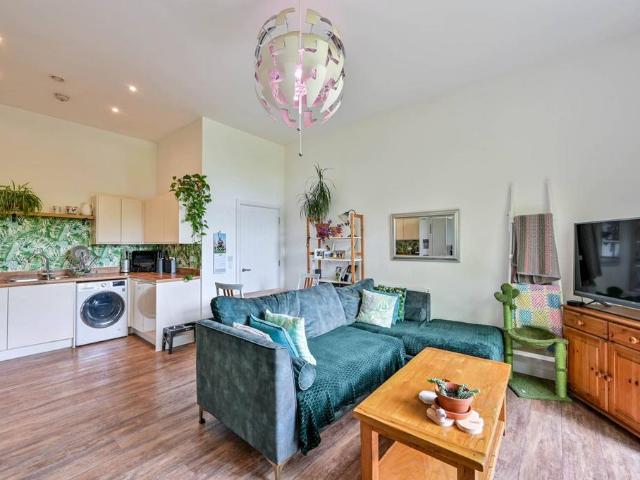 Flat for sale in Guildford Park, Westborough