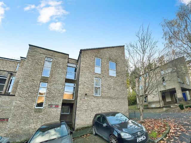 Flat for sale in Frizinghall, West Yorkshire
