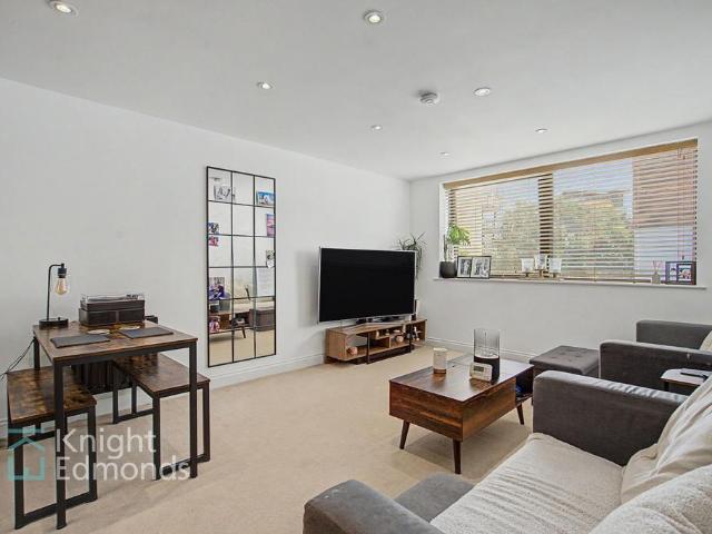 Flat for sale in Midway, Kent