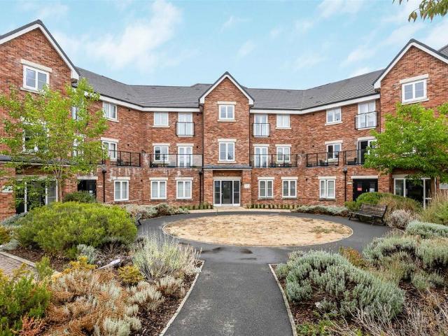 Flat for sale in Holybrook, West Berkshire
