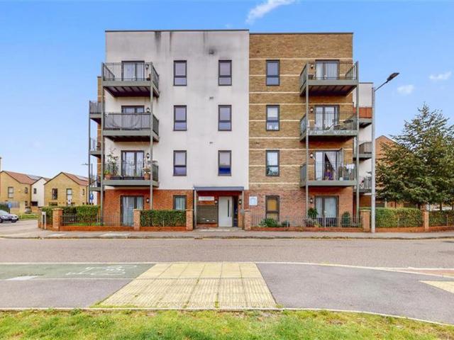 Flat for sale in London Borough of Barking and Dagenham, Greater London