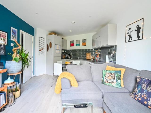 Flat for sale in Bromley-by-Bow, Greater London