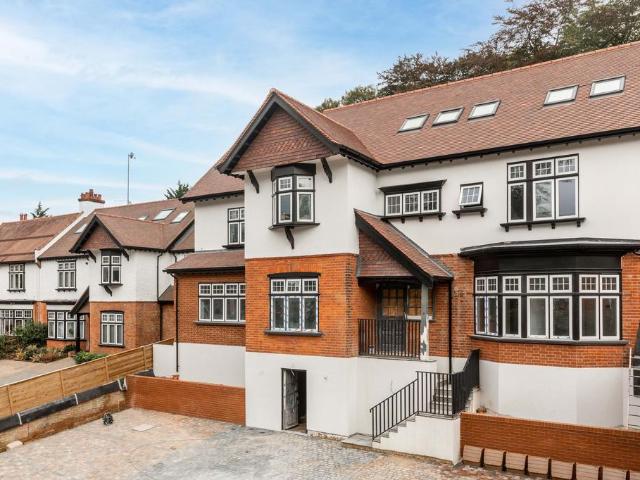 Flat for sale in London Borough of Croydon, Purley