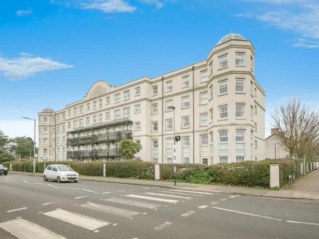 Flat for sale in Dale Hill, Essex