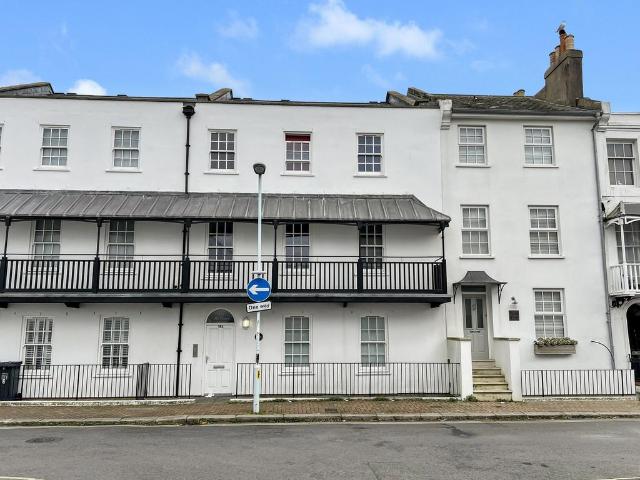 Flat for sale in Worthing, West Sussex