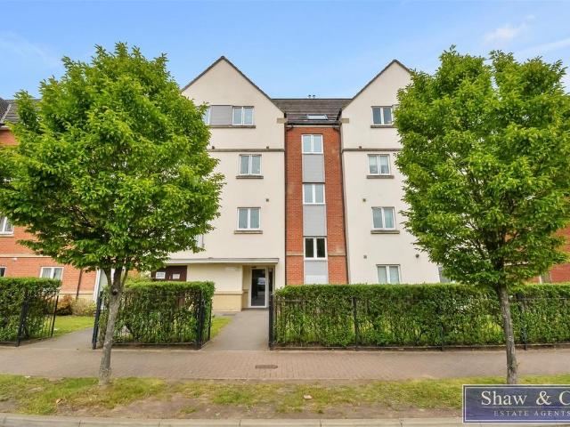 Flat for sale in London Borough of Hounslow, Spring Grove